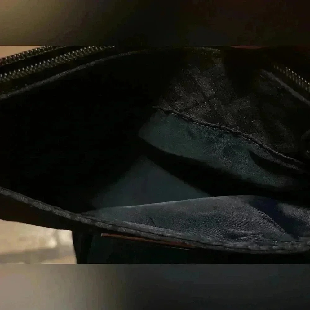 Tommy Hilfiger Makeup Bag - Picture 3 of 5